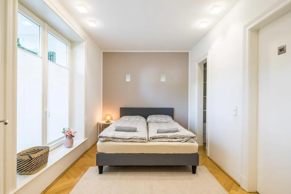 Modern Apartment Near Aussenalster 함브루크 0*,  독일