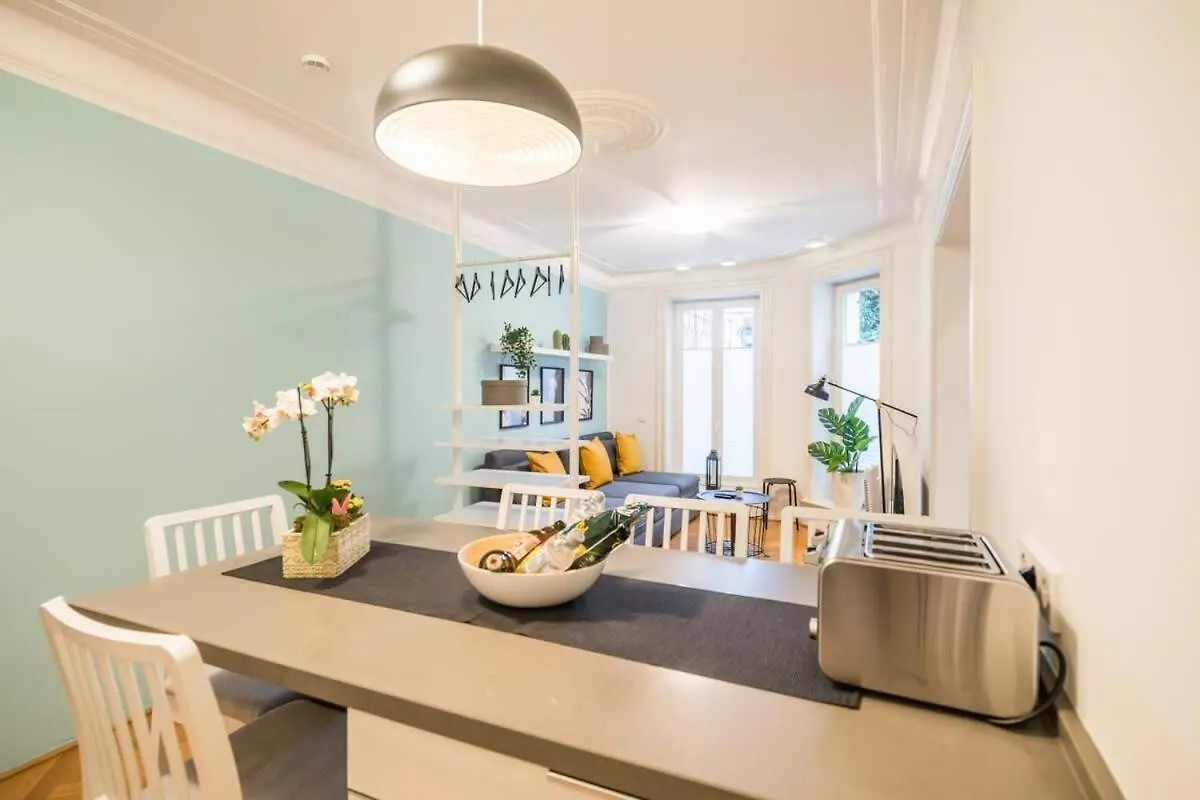 Modern Apartment Near Aussenalster Hamburg