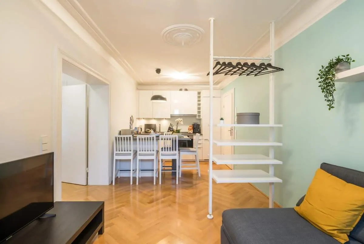 Modern Apartment Near Aussenalster Hamburg