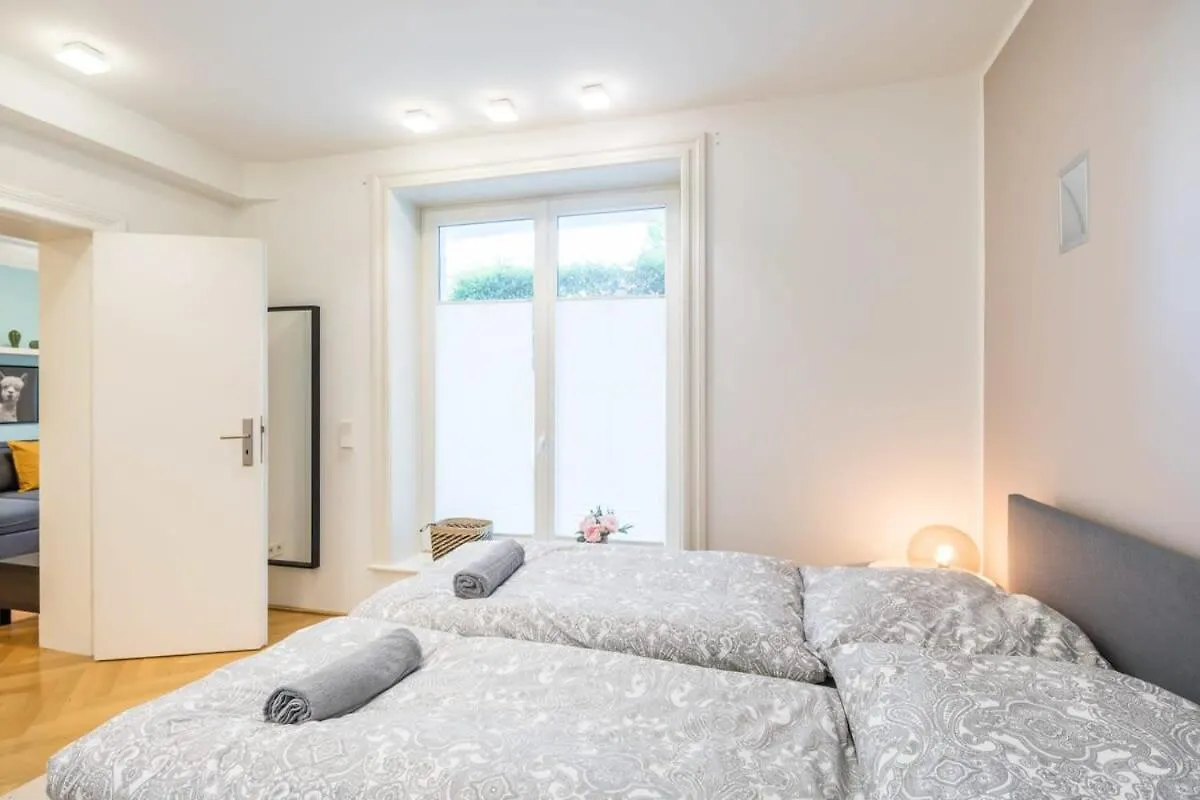 Modern Apartment Near Aussenalster Hamburg