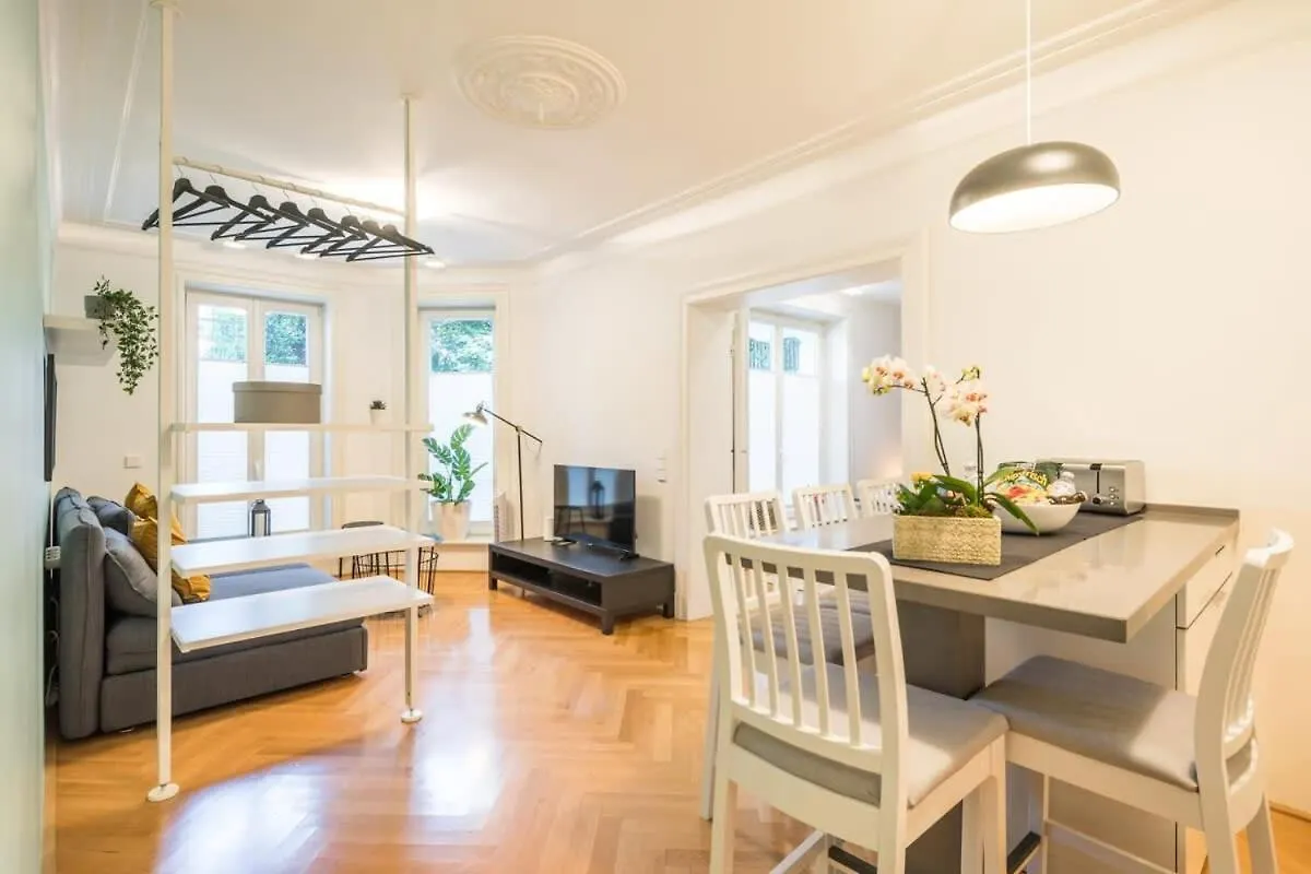 Modern Apartment Near Aussenalster Hamburg
