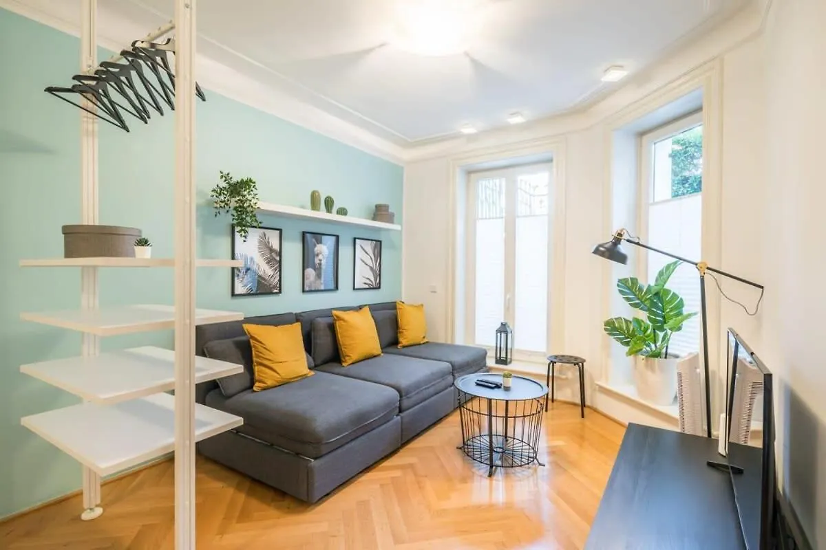 Modern Apartment Near Aussenalster Hambourg